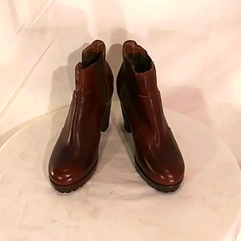 Like New Sperry Brown Leather Booties.